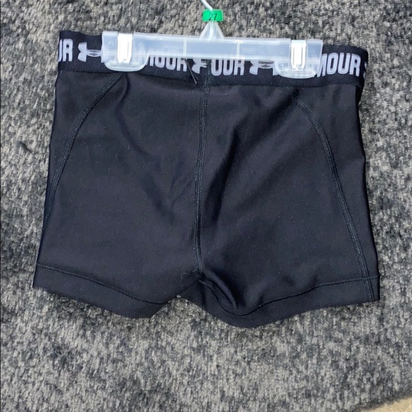 Black under armour shorts ⭐️ - Picture 2 of 6